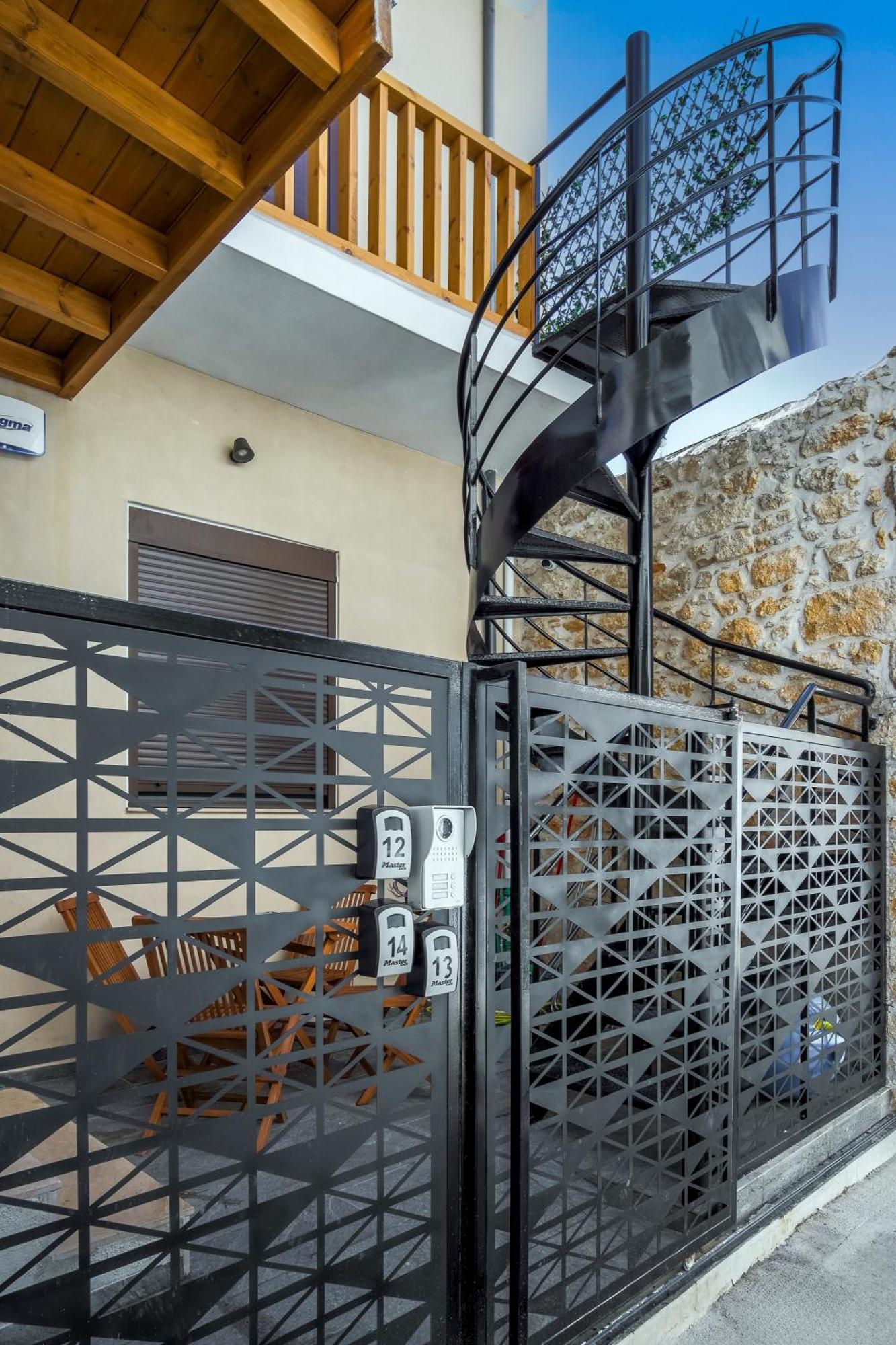 Apartment Anassa 14 Luxury One Bedroom Maisonette *